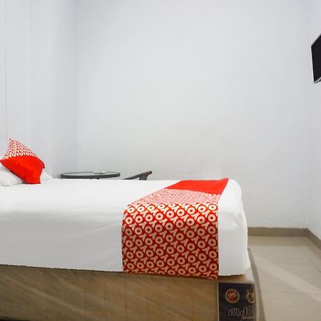 OYO 91759 Pondok Hikmah Makassar Bagian luar foto